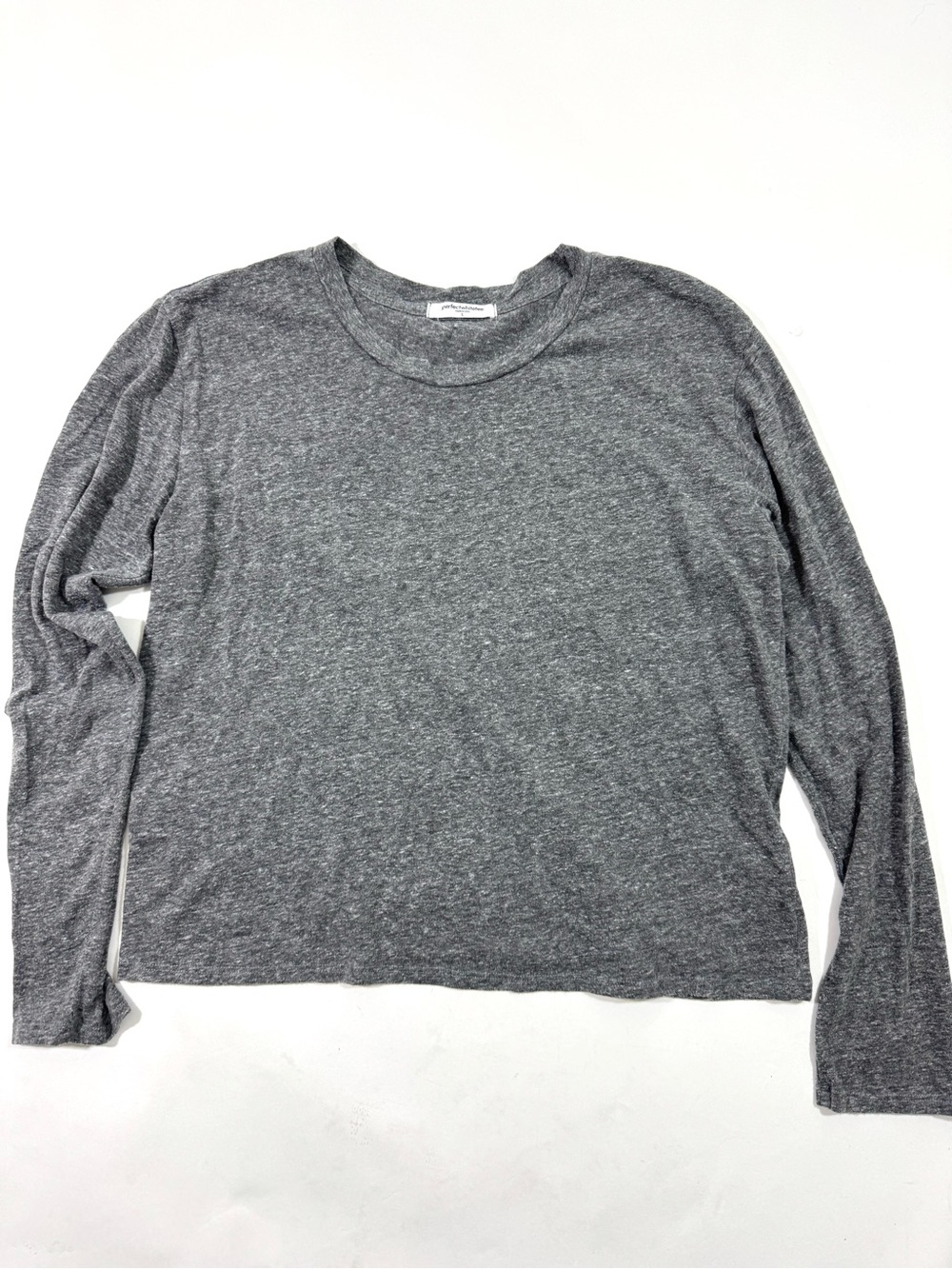 Perfect White Tee Long Sleeve Boxy Crop Axel Grey